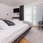 בית נופש Stunning In With Sauna *